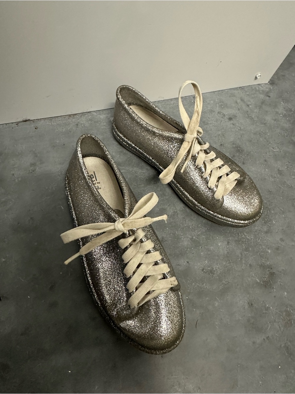 Mel by Melissa Glitter Low-Top Sneakers in Silver Glitter with Cream Laces